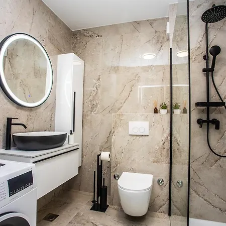 Sa Prekrasnim Pogledom,potpuno Opremljen Za 4 Osobe Apartment *