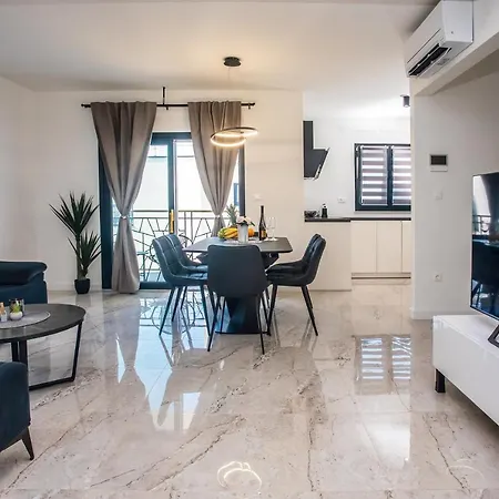 Apartment Sa Prekrasnim Pogledom,potpuno Opremljen Za 4 Osobe Podstrana