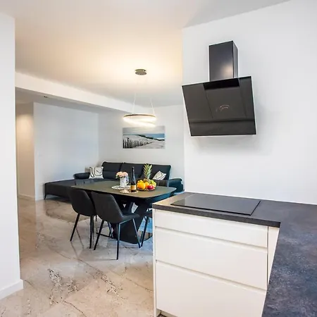 Apartment Sa Prekrasnim Pogledom,potpuno Opremljen Za 4 Osobe *