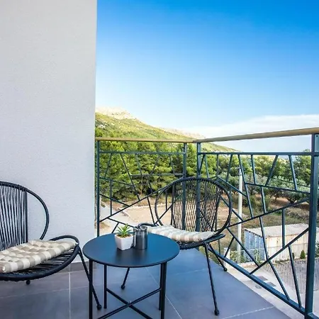 Sa Prekrasnim Pogledom,potpuno Opremljen Za 4 Osobe Apartment