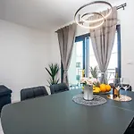 Sa Prekrasnim Pogledom,potpuno Opremljen Za 4 Osobe بودْسْتغانا