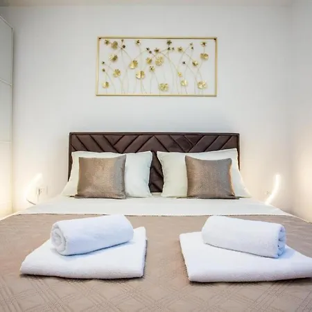 Apartament Sa Prekrasnim Pogledom,potpuno Opremljen Za 4 Osobe Podstrana