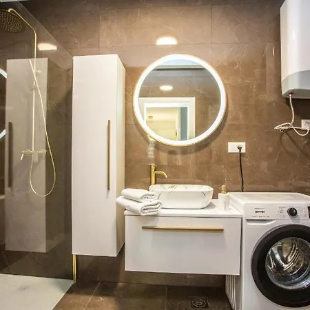 Sa Prekrasnim Pogledom,potpuno Opremljen Za 4 Osobe Podstrana