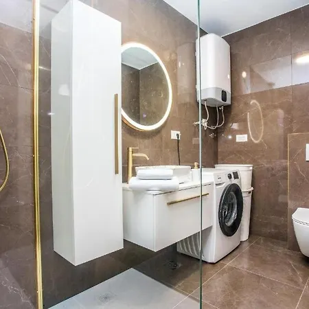 Sa Prekrasnim Pogledom,potpuno Opremljen Za 4 Osobe Apartament Podstrana